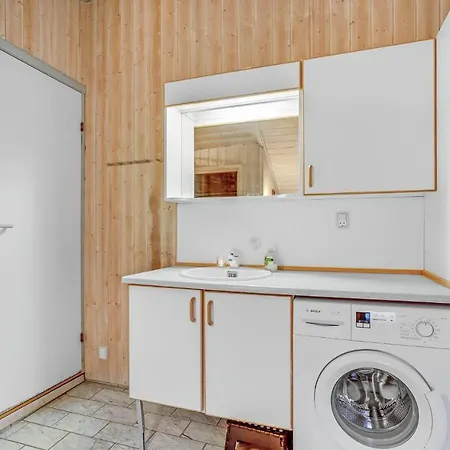 Dom wakacyjny Beautiful Home In Ringkobing With Sauna